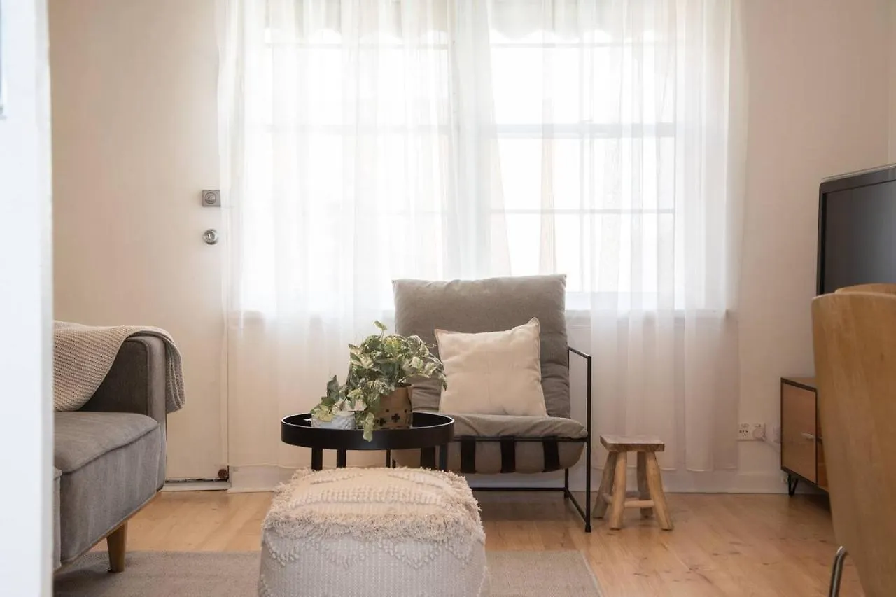 Cranbrook Courtyard - A Sunny City-Fringe Retreat Adelaide Holiday home